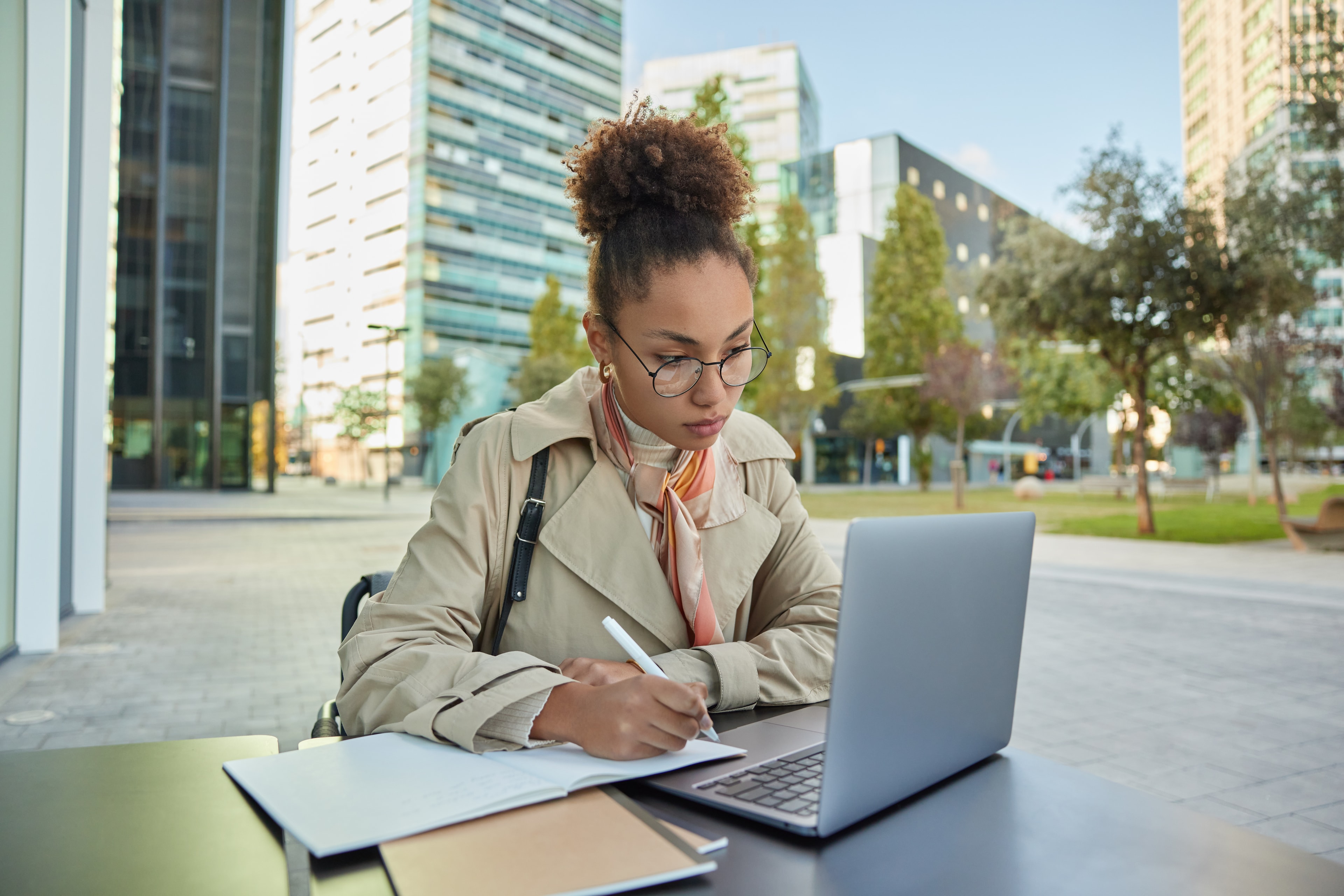 Student and advisor in a college planning conversation